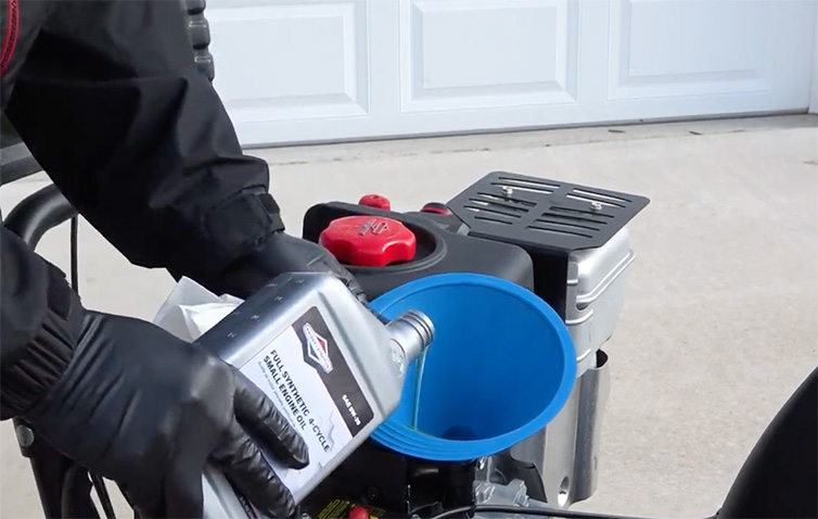 How to Change Your Snow Blower Oil | Briggs & Stratton How to Change Your Snow Blower Oil | Briggs & Stratton